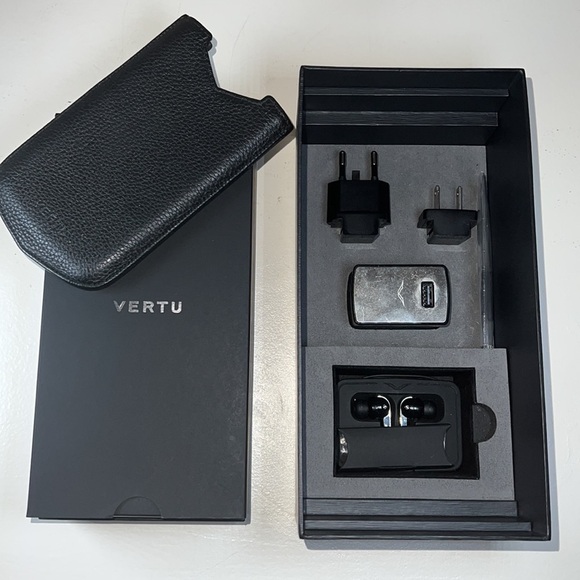 🇬🇧 Vertu Signature Touch Phone Handmade in England - Picture 11 of 17